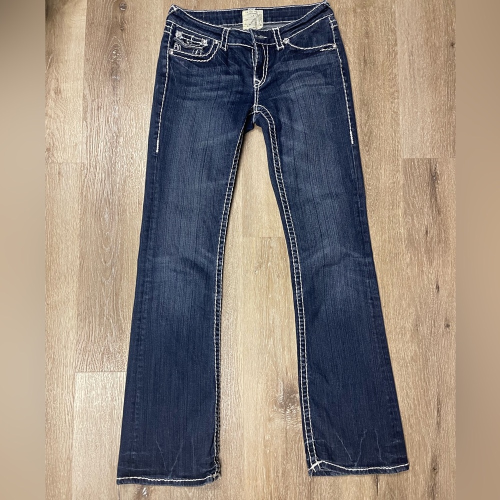 Size 7 women’s jeans. Great condition. Fun details!